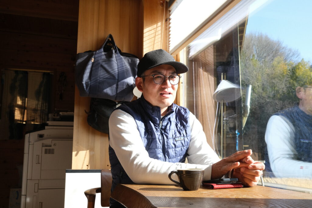 群馬県高崎市に本社をおく、株式会社マルキの代表　飯野 勝利さんのインタビュー写真