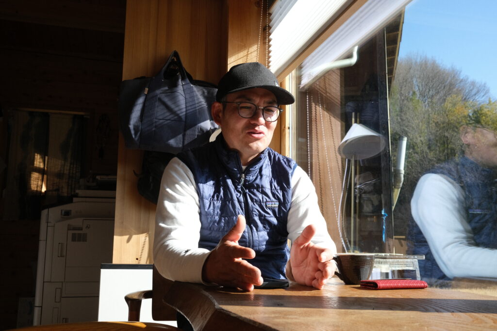 群馬県高崎市に本社をおく、株式会社マルキの代表　飯野 勝利さんのインタビュー写真