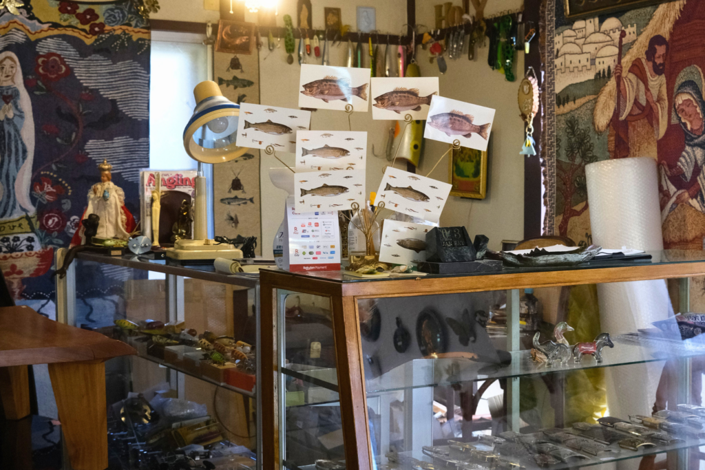 併設されている、釣具屋さんの写真