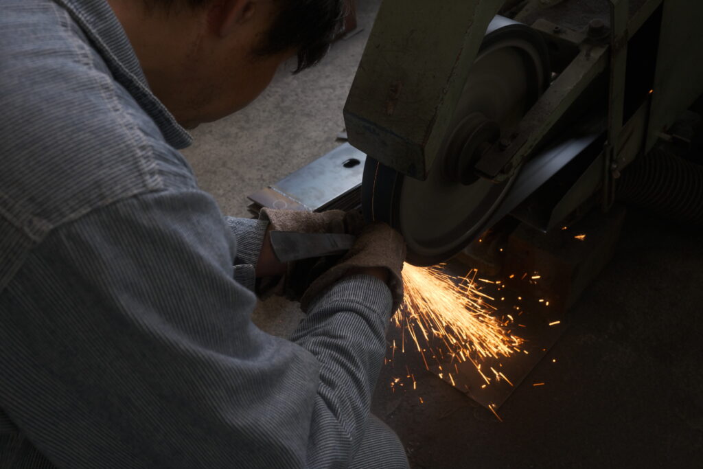 実際に農具を作っている様子